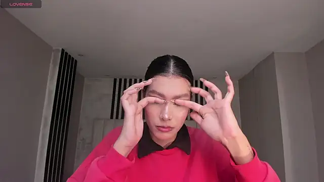 NiaSalvatore online show from 09.11.25