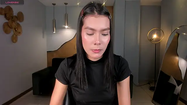 NiaSalvatore online show from 02.06.26