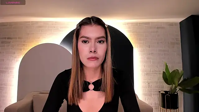 Snapshot of NiaSalvatore chatting on 06.06.26 NiaSalvatore online show from 06.06.26