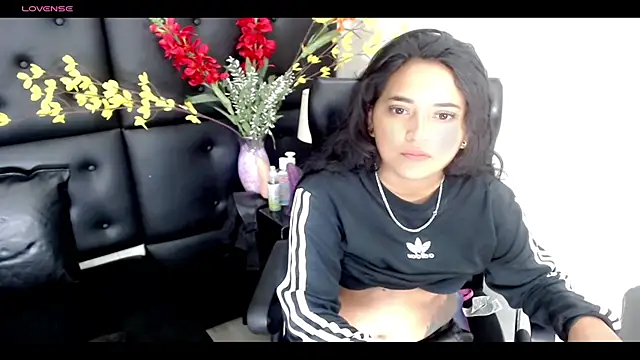 Carolaine01 online show from 02.13.25