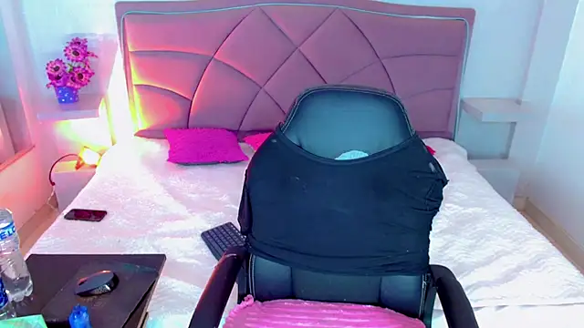 Carolaine01 online show from 10.13.25