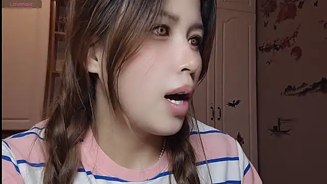 Snapshot of Lucky-xiuxiu chatting on 02.22.25 Lucky-xiuxiu online show from 02.22.25