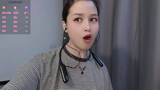 Snapshot of Lucky-xiuxiu chatting on 11.25.25 Lucky-xiuxiu online show from 11.25.25