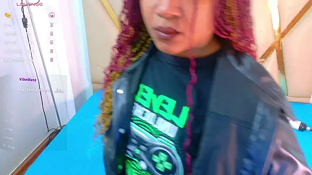 Snapshot of ebonyadiction chatting on 09.10.25 ebonyadiction online show from 09.10.25