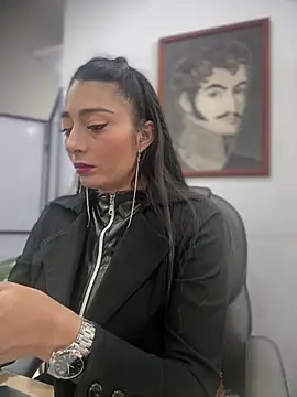 BELLA--26 online show from 12.22.25