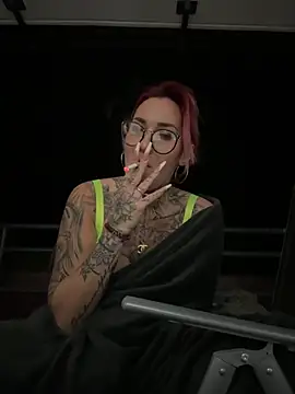 Mia-Fuchs online show from 01.04.25