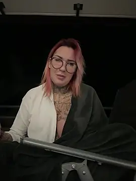 Mia-Fuchs online show from 02.11.25