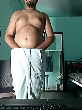 Desi Heat online show from 01.04.25