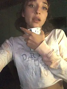 Snapshot of NickiYoung chatting on 01.28.25 NickiYoung online show from 01.28.25