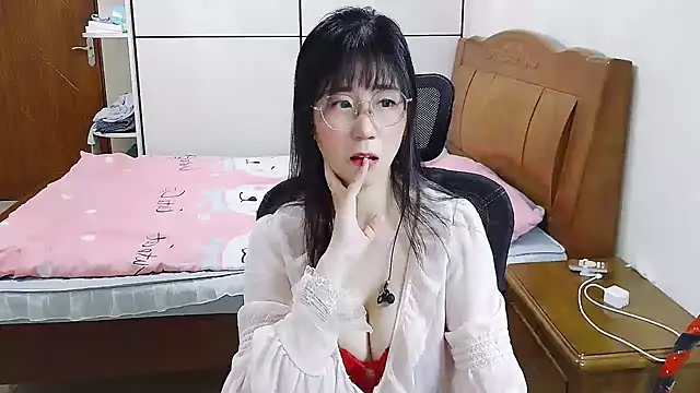 Strawberry baby online show from 02.28.25