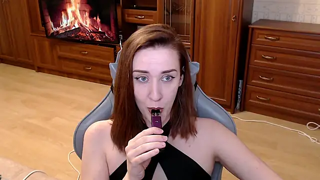 Snapshot of JessicaMurray chatting on 04.13.26 JessicaMurray online show from 04.13.26