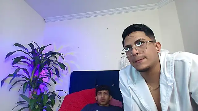 twinkmilk  online show from 02.18.25