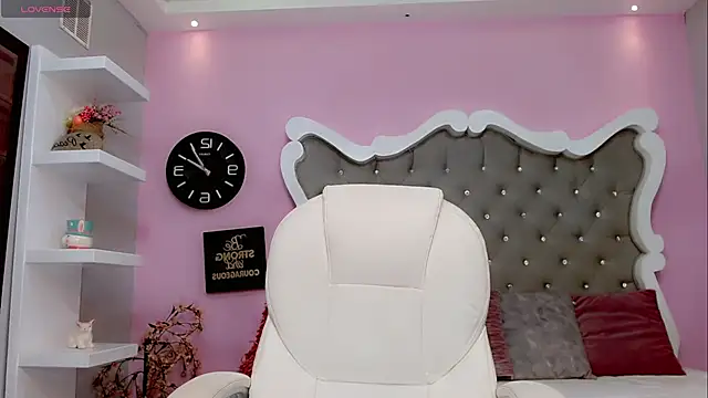 Diva Smith02 online show from 01.25.25