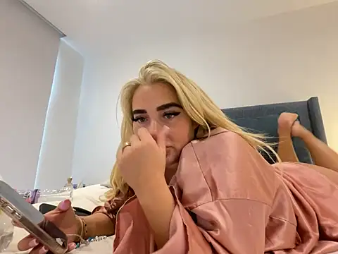 TastyTiffanyy online show from 02.05.25