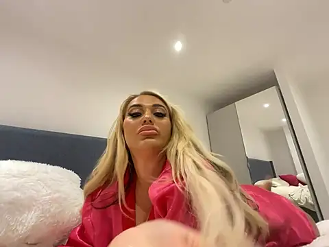 TastyTiffanyy online show from 03.05.25