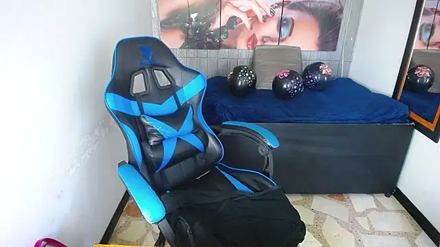 Anniee x online show from 10.05.25