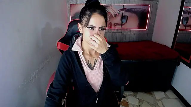 Anniee x online show from 12.20.25