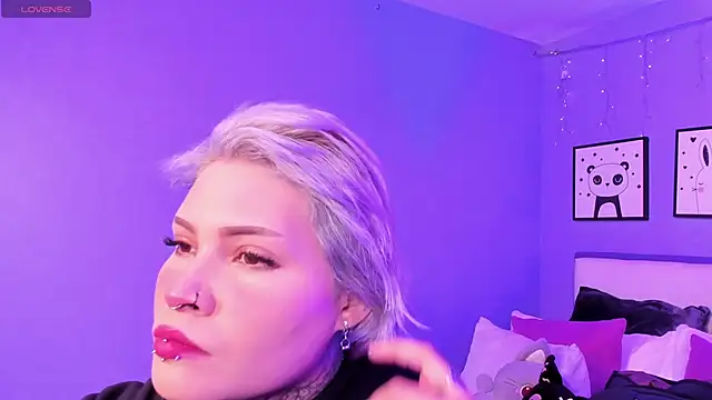 Snapshot of jinxv_nuss chatting on 09.19.25 jinxv nuss online show from 09.19.25