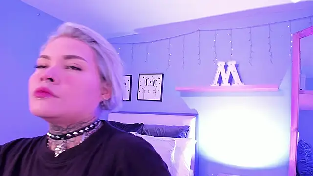 Snapshot of jinxv_nuss chatting on 09.25.25 jinxv nuss online show from 09.25.25