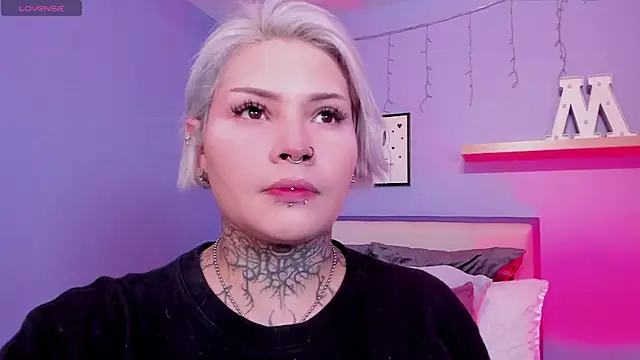 Snapshot of jinxv_nuss chatting on 10.09.25 jinxv nuss online show from 10.09.25