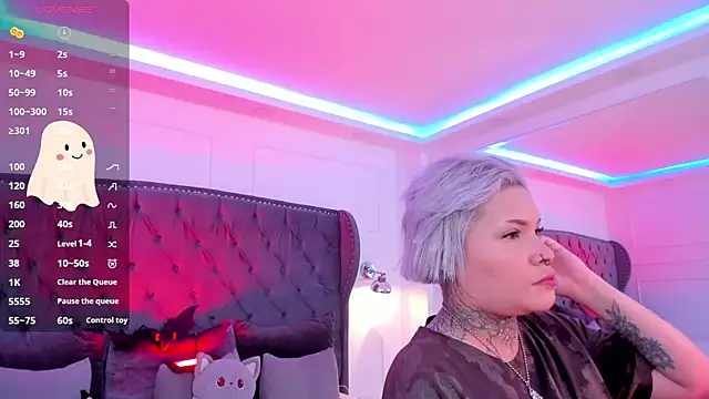 Snapshot of jinxv_nuss chatting on 10.15.25 jinxv nuss online show from 10.15.25