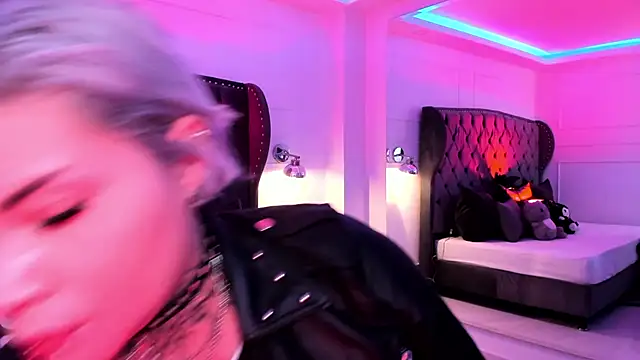 Snapshot of jinxv_nuss chatting on 10.22.25 jinxv nuss online show from 10.22.25