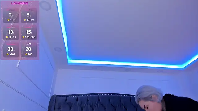 Snapshot of jinxv_nuss chatting on 10.24.25 jinxv nuss online show from 10.24.25