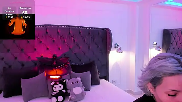 Snapshot of jinxv_nuss chatting on 10.30.25 jinxv nuss online show from 10.30.25