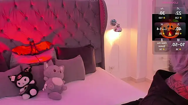 Snapshot of jinxv_nuss chatting on 10.31.25 jinxv nuss online show from 10.31.25