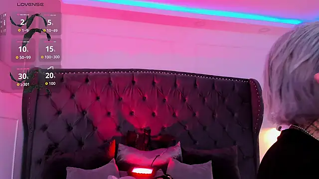 Snapshot of jinxv_nuss chatting on 11.05.25 jinxv nuss online show from 11.05.25