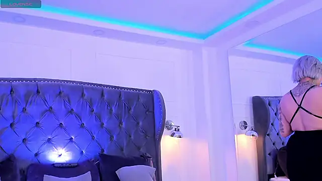 Snapshot of jinxv_nuss chatting on 11.25.25 jinxv nuss online show from 11.25.25