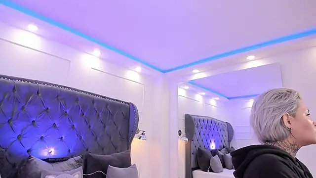 Snapshot of jinxv_nuss chatting on 11.27.25 jinxv nuss online show from 11.27.25