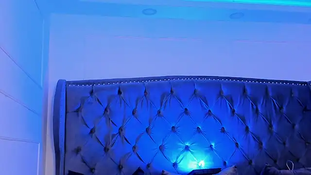 Snapshot of jinxv_nuss chatting on 12.17.25 jinxv nuss online show from 12.17.25