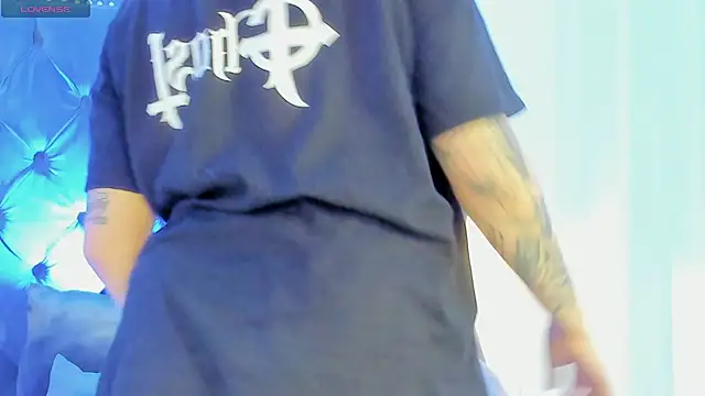 Snapshot of jinxv_nuss chatting on 12.18.25 jinxv nuss online show from 12.18.25