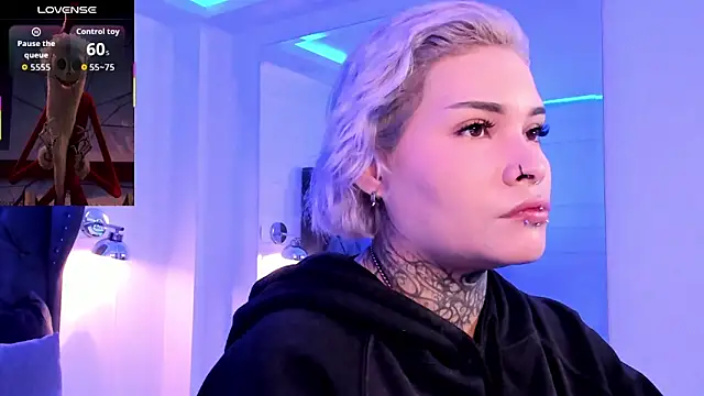 Snapshot of jinxv_nuss chatting on 12.22.25 jinxv nuss online show from 12.22.25