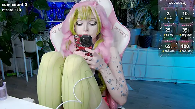 Snapshot of cutelittlepuff chatting on 03.22.26 cutelittlepuff online show from 03.22.26