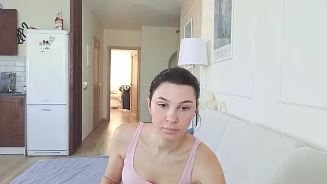 KristineEsme online show from 02.20.26