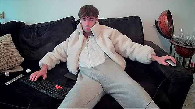 Snapshot of onesieboyx chatting on 11.21.25 onesieboyx online show from 11.21.25