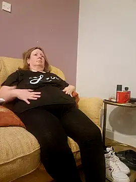 Snapshot of curvy_girl71 chatting on 01.12.25 curvy girl71 online show from 01.12.25