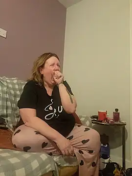 Snapshot of curvy_girl71 chatting on 02.24.25 curvy girl71 online show from 02.24.25