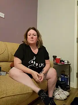 Snapshot of curvy_girl71 chatting on 03.08.25 curvy girl71 online show from 03.08.25