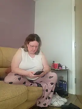 Snapshot of curvy_girl71 chatting on 03.09.25 curvy girl71 online show from 03.09.25