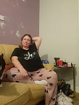 Snapshot of curvy_girl71 chatting on 03.10.25 curvy girl71 online show from 03.10.25