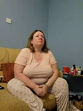 Snapshot of curvy_girl71 chatting on 03.17.25 curvy girl71 online show from 03.17.25