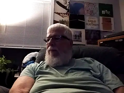 Snapshot of Futura_intx chatting on 09.16.25 Futura intx online show from 09.16.25
