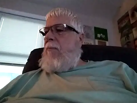 Snapshot of Futura_intx chatting on 09.18.25 Futura intx online show from 09.18.25