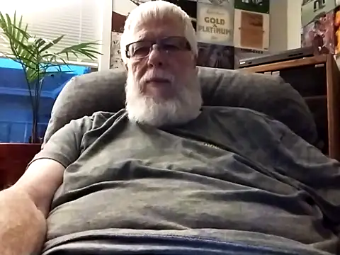 Snapshot of Futura_intx chatting on 09.30.25 Futura intx online show from 09.30.25
