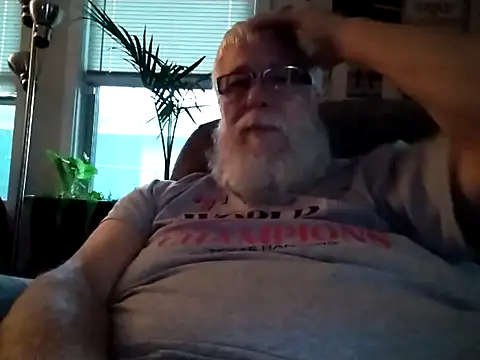 Snapshot of Futura_intx chatting on 09.30.25 Futura intx online show from 09.30.25