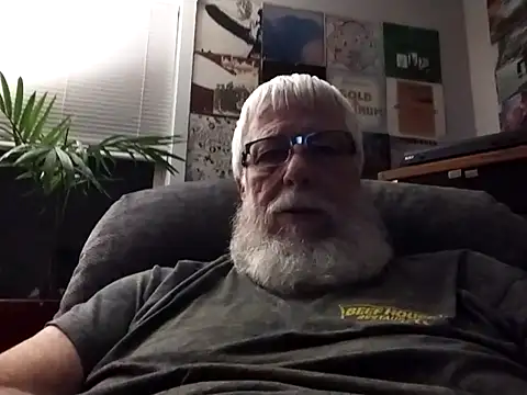 Snapshot of Futura_intx chatting on 10.12.25 Futura intx online show from 10.12.25