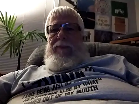 Snapshot of Futura_intx chatting on 10.14.25 Futura intx online show from 10.14.25